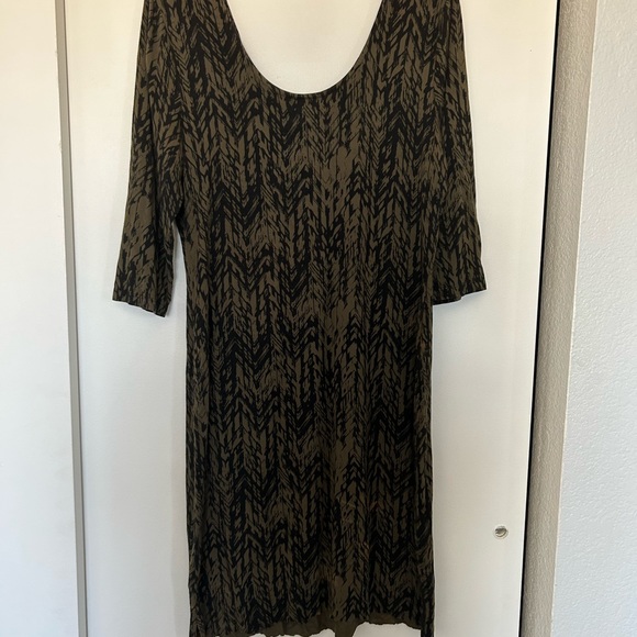 Green Thin Long Sleeve Dress - Picture 6 of 8